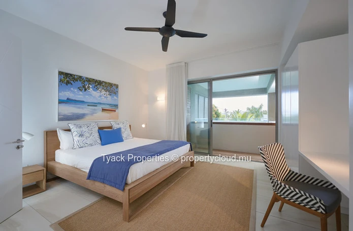Apartment with Exceptional Lagoon Access